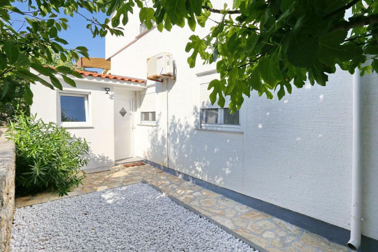 Villa Neyla Vir Exterior foto